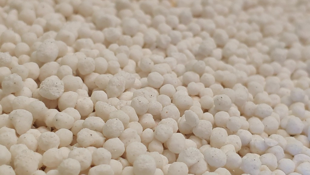 fertilizer-g21dfa3710_1920.jpg